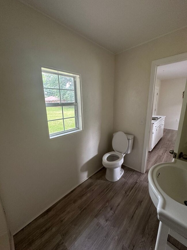 Building Photo - 4 Bed 2.5 Bath Brick House