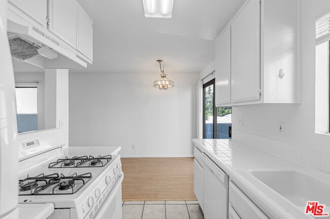 Foto del edificio - 2490 Purdue Ave