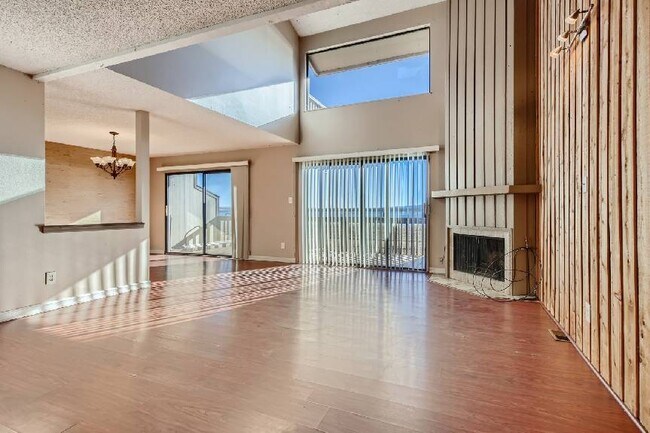 Foto del edificio - Executive Townhome on Marston Lake