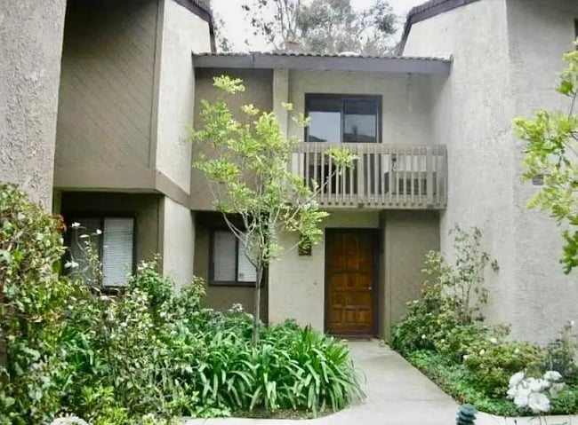 Building Photo - 21555 Burbank Blvd