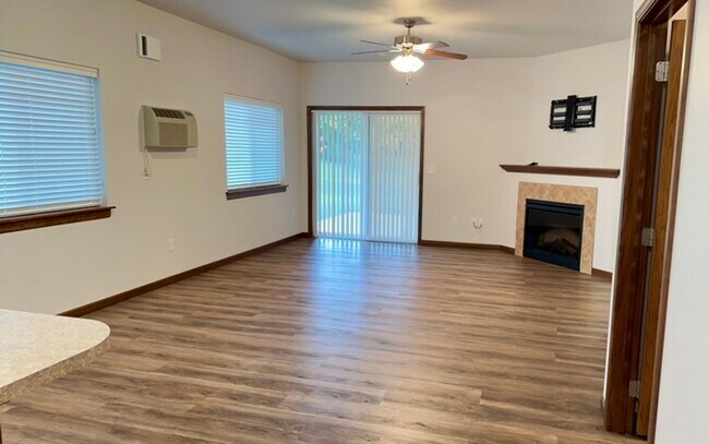 Foto del edificio - 13914-13916 E 14th Ln