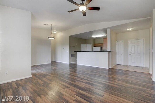Building Photo - 905 Domnus Ln