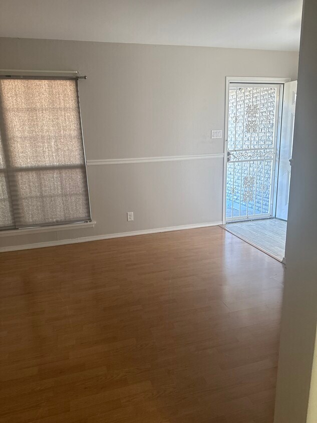 Building Photo - 2210 Greencrest Dr