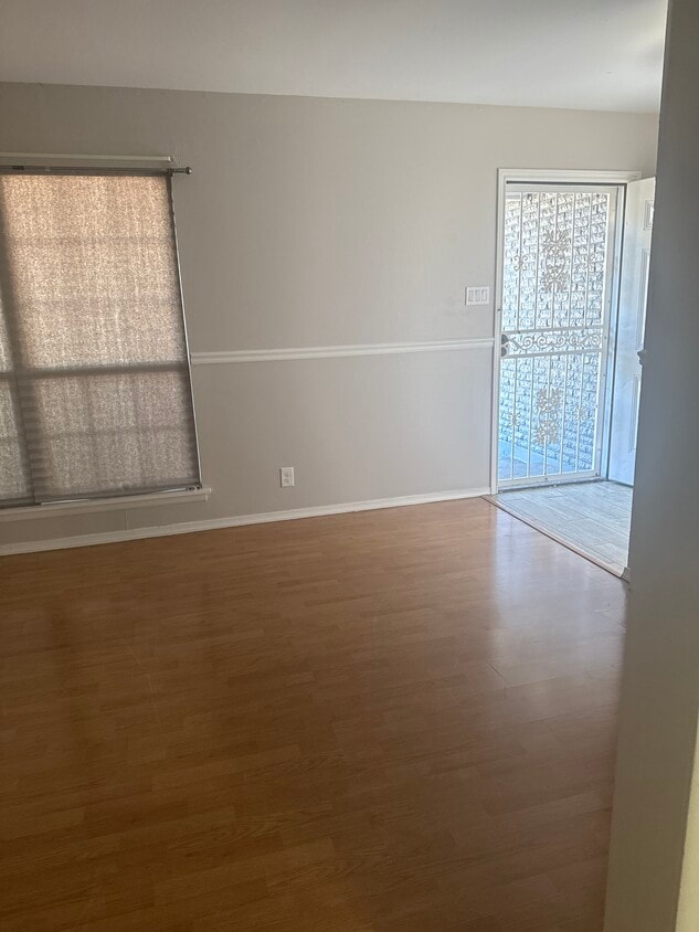 Foto del edificio - 2210 Greencrest Dr