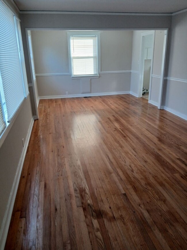 Building Photo - 2813 King St