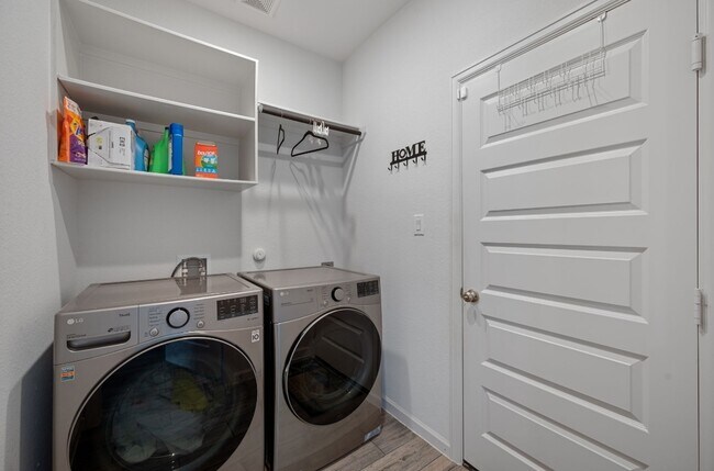 Building Photo - 213 Freeman Loop