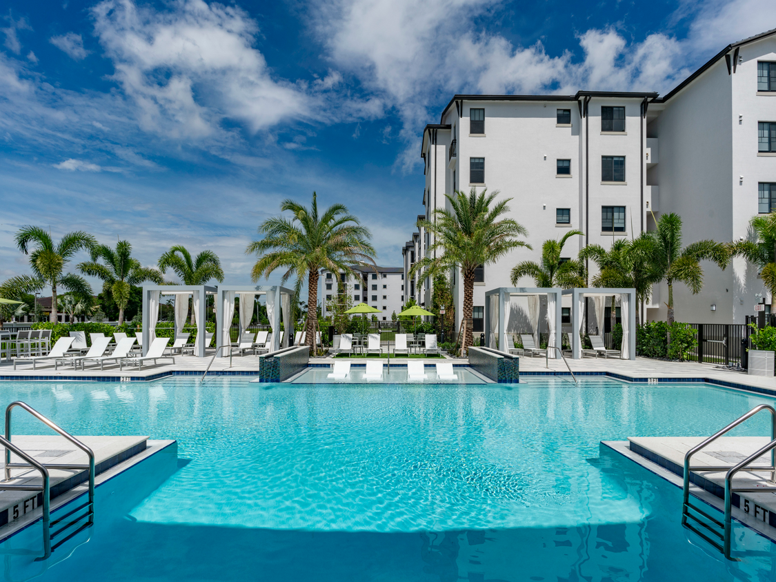 Piscina con estilo de centro turístico - The Point at Doral