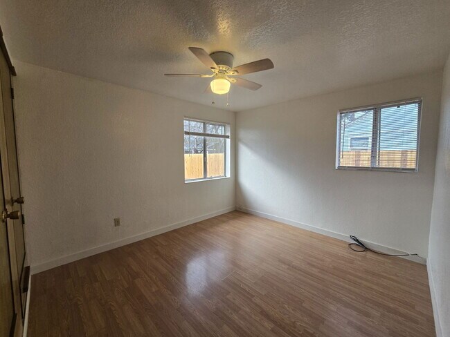 Foto del edificio - 69 Rose Ave