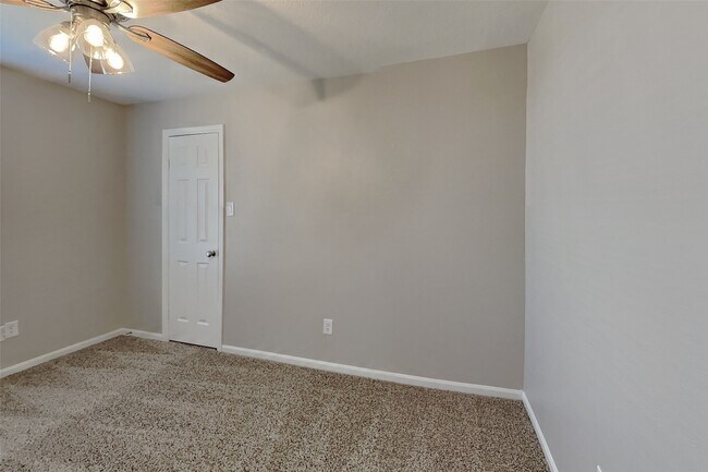 Building Photo - 80 Laughing Brook Ct