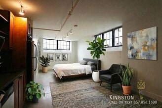 Building Photo - 26 Sunnyside St