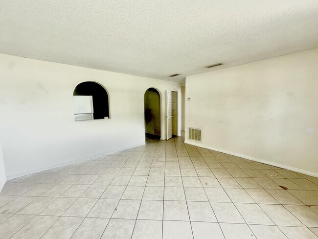 Foto del edificio - 6602 Palomar Pkwy