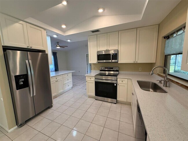 Foto del edificio - 4270 Ascot Dr
