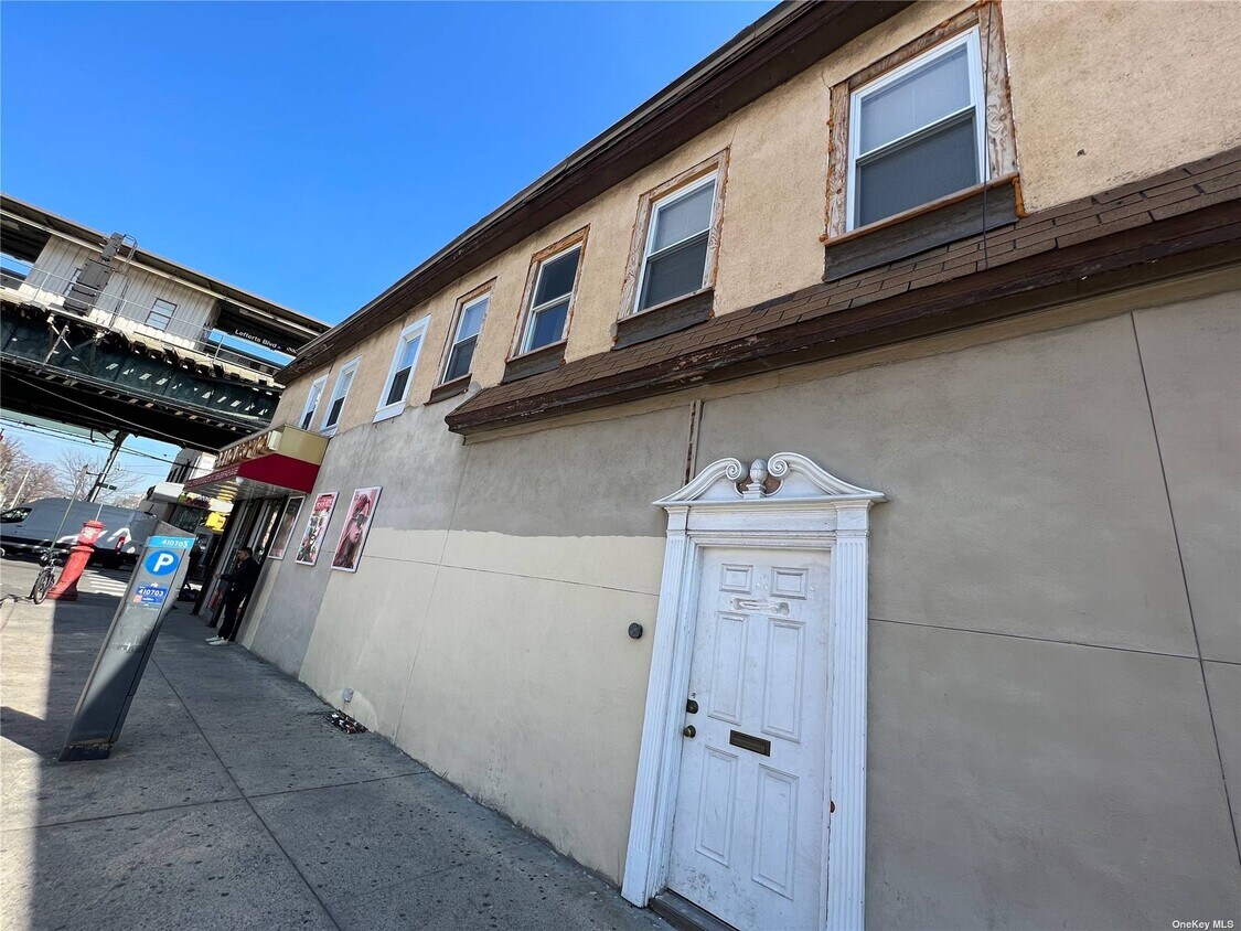 11702 Liberty Ave, Richmond Hill, NY 11418 House Rental in Richmond