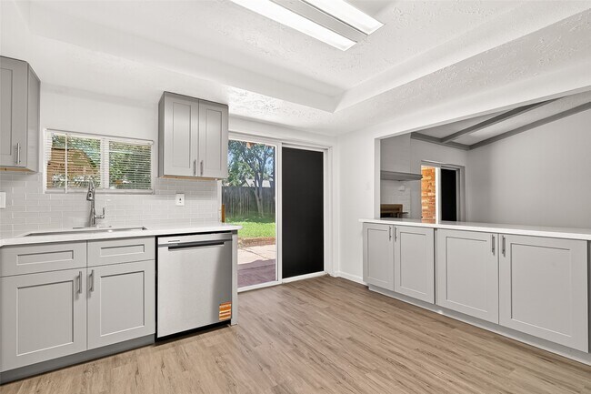Foto del edificio - 8306 Wayward Rd