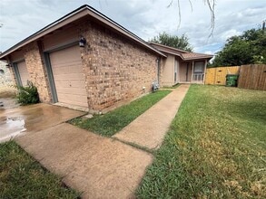 Building Photo - 513 Sierra Cove