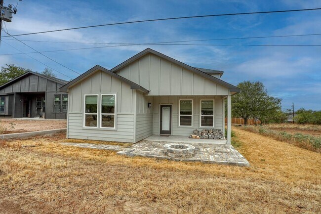 Building Photo - 855 Cypress Ln