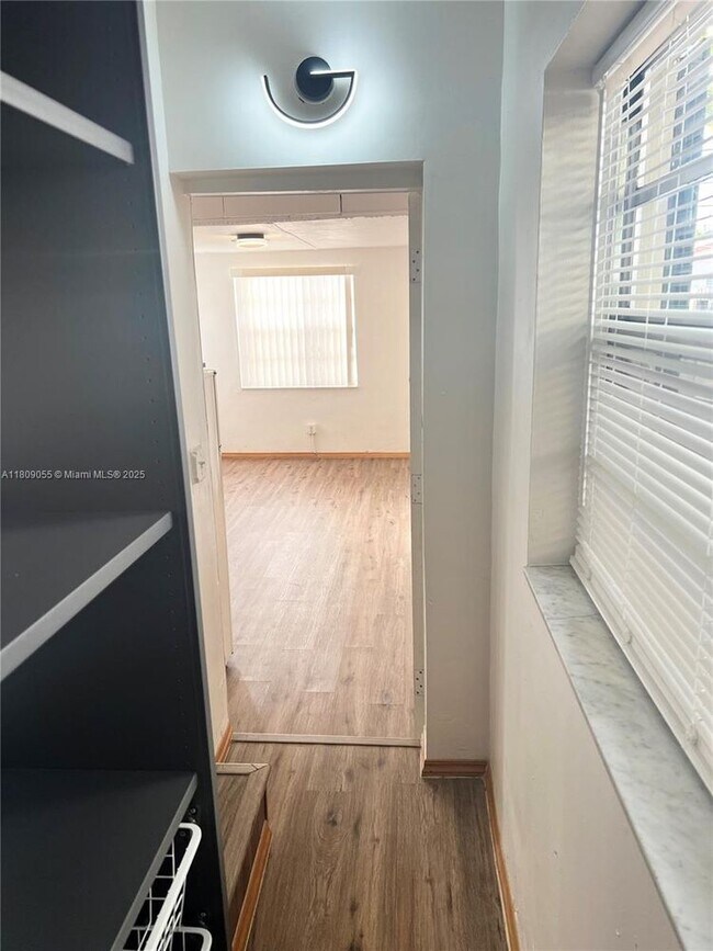 Foto del edificio - 705 NE 87th St