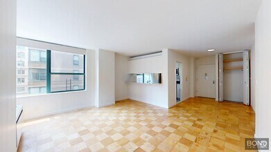 Building Photo - 247 W 87th St