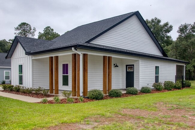 Building Photo - Elegant Modern Farmhouse in High Springs