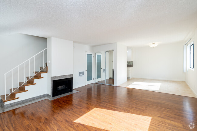 2BR, 2BA - 950SF - Living Room - 3669 Westwood