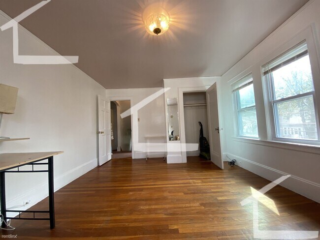 Foto del edificio - 4 br, 2 bath House - 27 Embassy Rd 25
