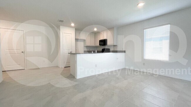 Foto del edificio - 6433 Becker Ave