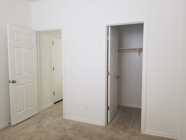 Building Photo - Great Home in Gated Community