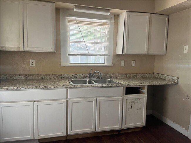 Foto del edificio - 8147 Easton St