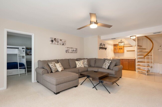 Foto del edificio - 3 BR Lake Front Living!