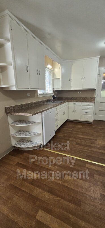 Foto del edificio - 7610 W Jefferson Blvd