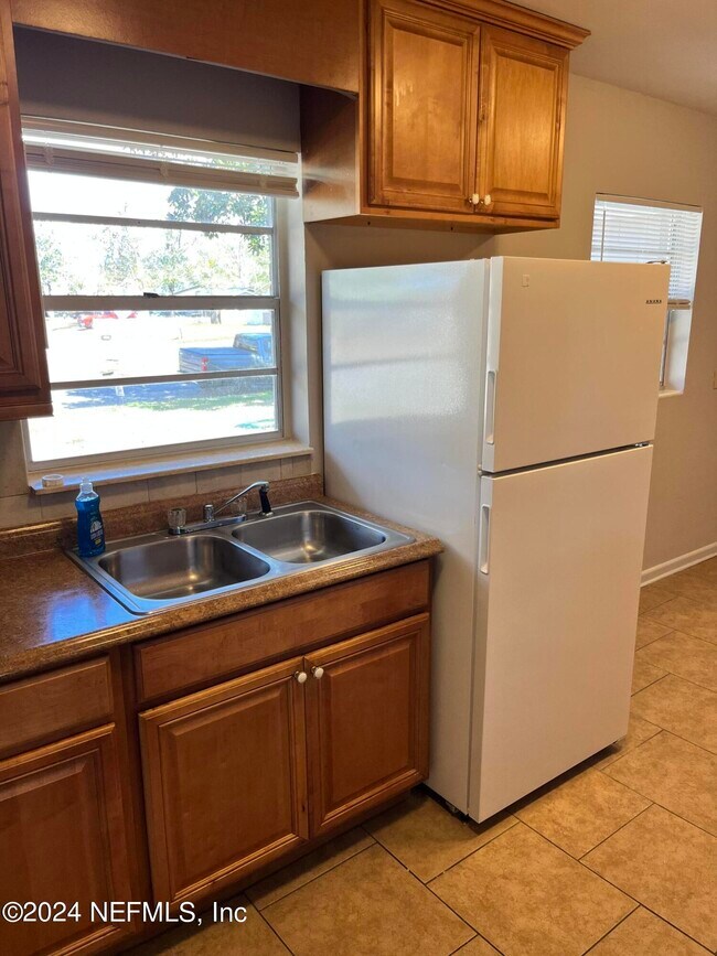 Building Photo - 6560 Barmer Dr S
