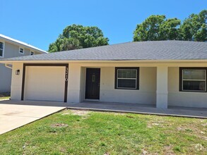 Building Photo - 3210 India Palm Dr