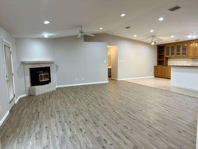 Foto del edificio - 305 E Mescalero Rd