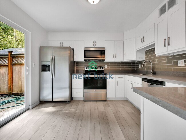 Photo - Spacious 4 Bed 2.5 Bath for Rent! Townhome