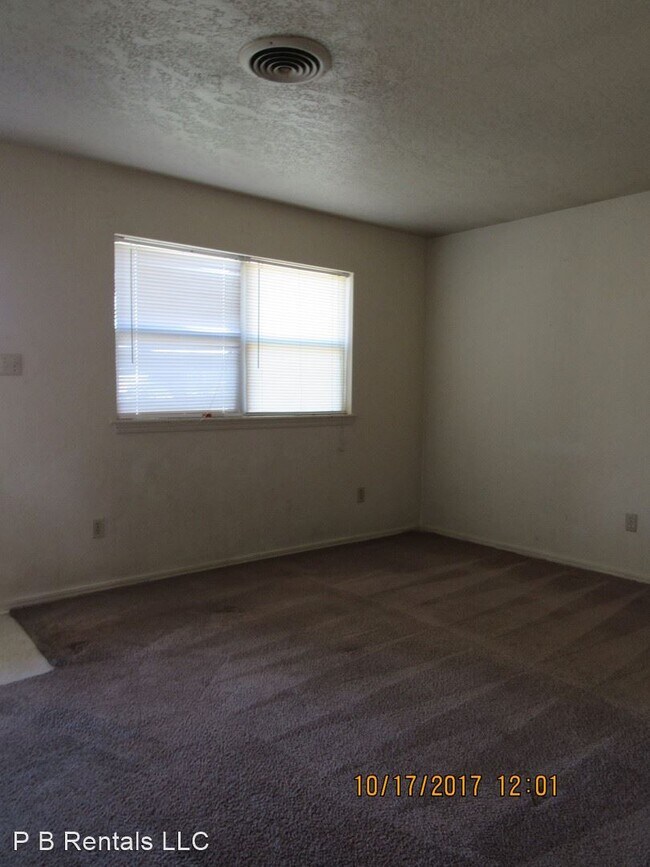 Building Photo - 3 br, 1 bath House - 4816 NW Ozmun Avenue