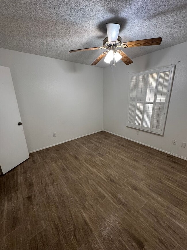 Building Photo - Tempe 2BD/1BA Townhome!