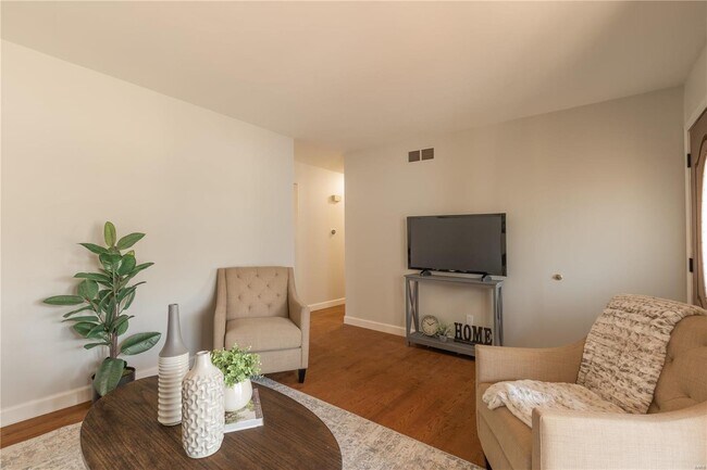 Building Photo - 915 Lopina Blvd