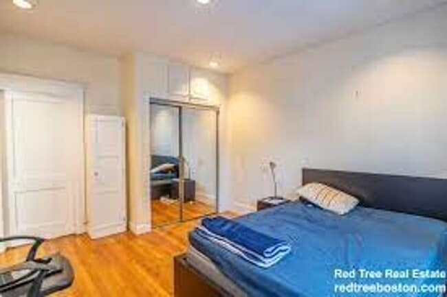 Building Photo - NICE 3 BED IN BROOKLINE!!!