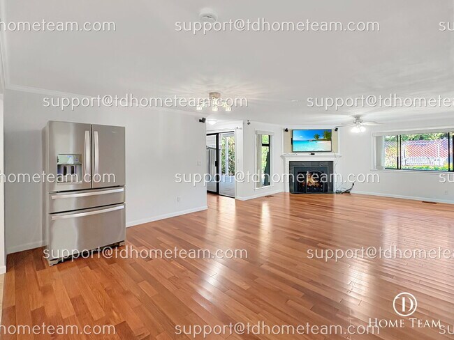 Foto del edificio - "Charming 3-Bed Home in Renton with Granite Touches & Gleaming Hardwood Floors!"