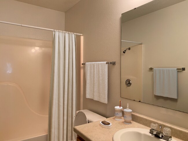 Building Photo - 1401 14th St E