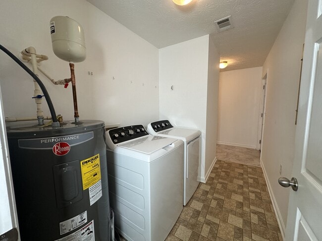 Building Photo - 600 Indian Trail