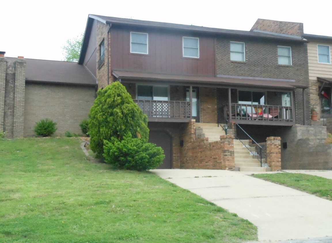 1811 Ramada Blvd, Collinsville, IL 62234 Condo for Rent in Collinsville, IL