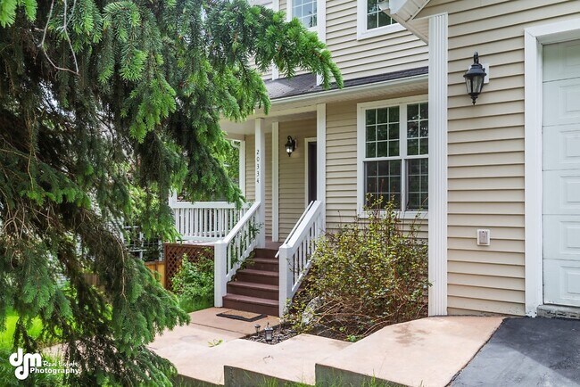 Foto del edificio - Beautiful home with 5 bedroom, 3.5 baths, ...