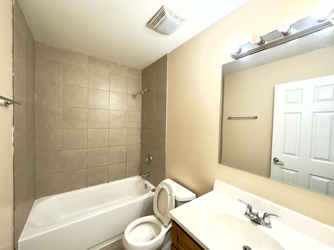 Building Photo - 2856 W 38th St
