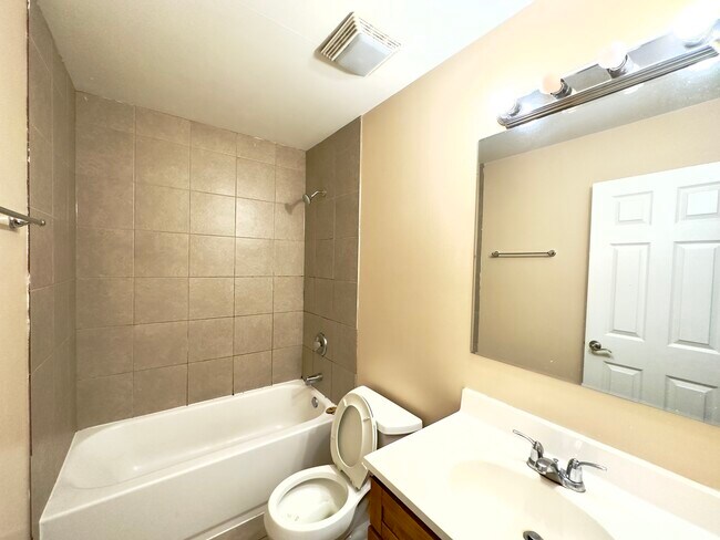 Building Photo - 2856 W 38th St