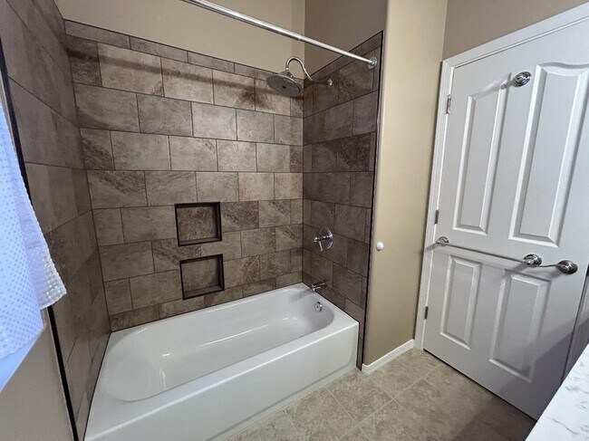 Building Photo - 4332 E Hamblin Dr