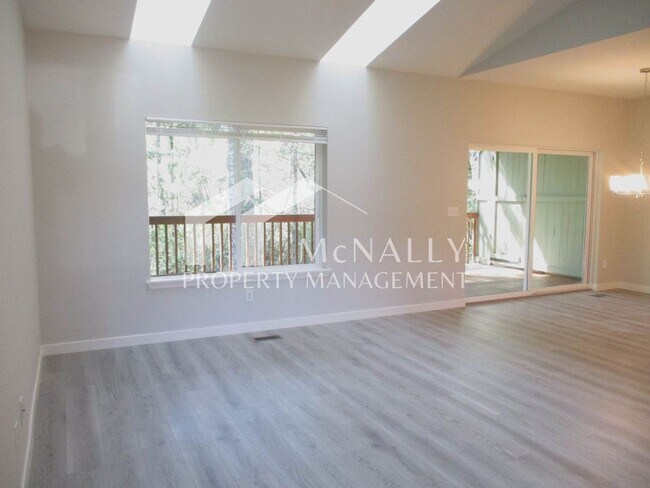 Foto del edificio - Charming Condo with Bonus Room in Horseshoe Gardens