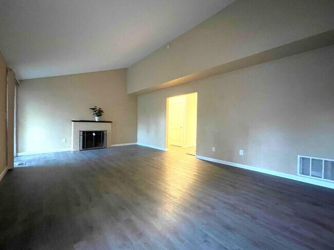 Building Photo - 5551 SW Lombard Ave