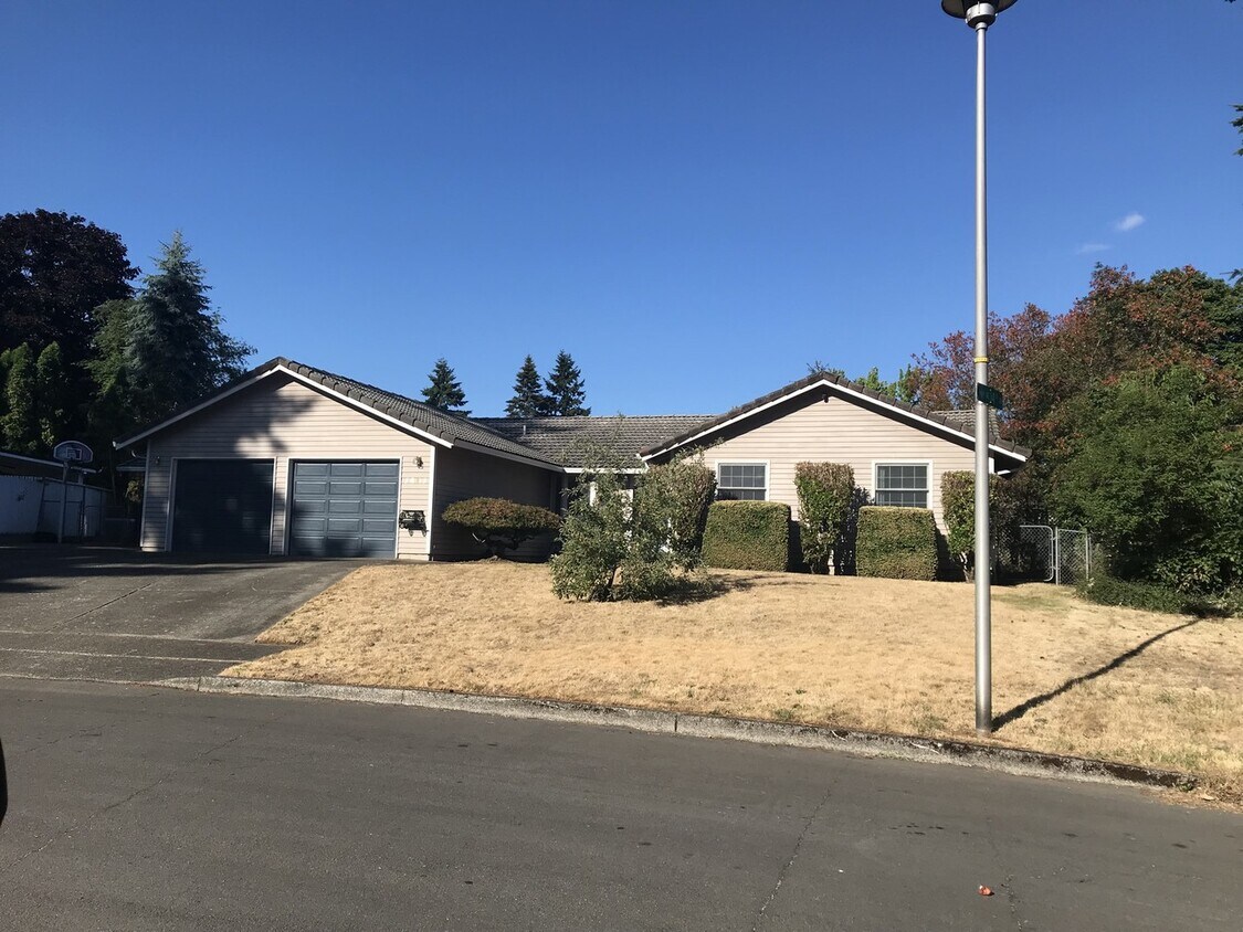 Front - 1401 SE 120th Ave