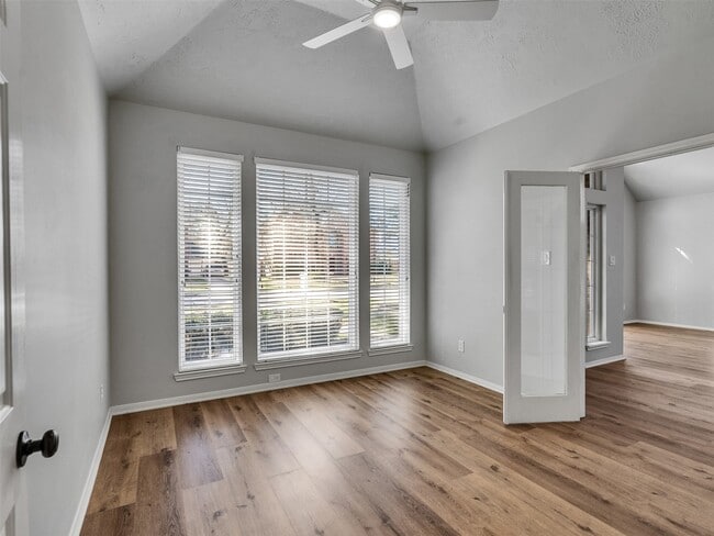 Foto del edificio - 30018 Bashaw Dr